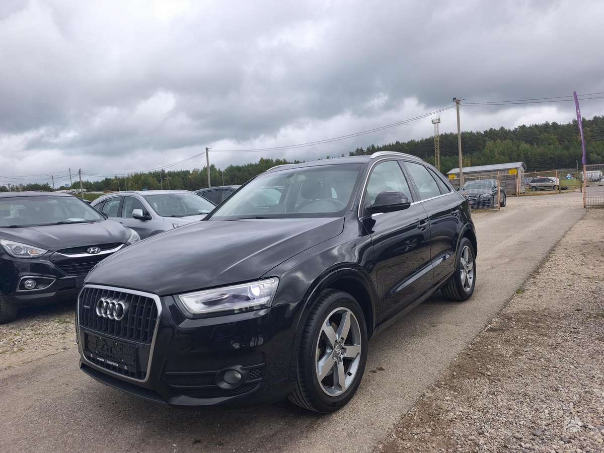 Audi Q3, 2.0 l., off-road / crossover