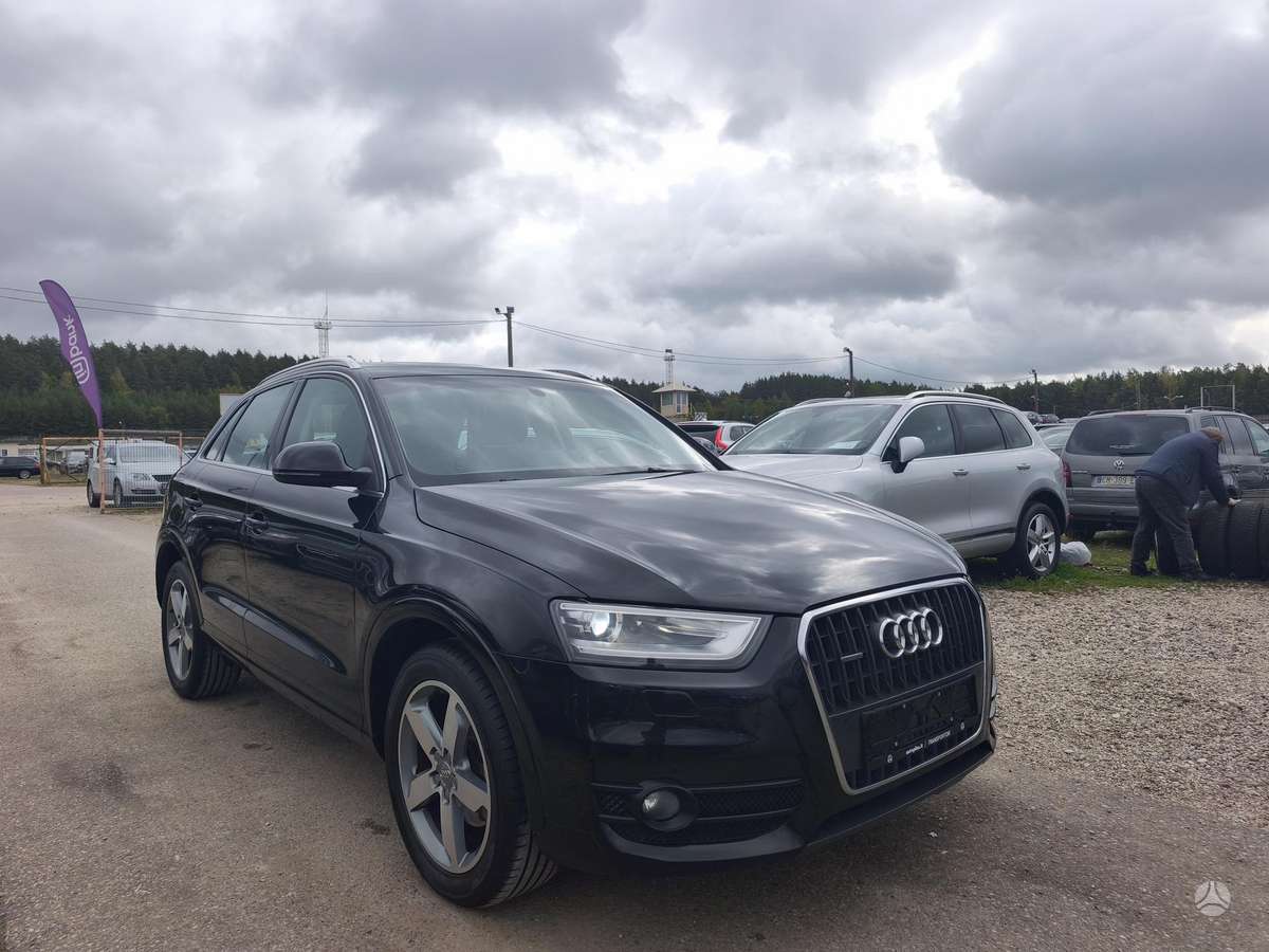Audi Q3, 2.0 l., off-road / crossover