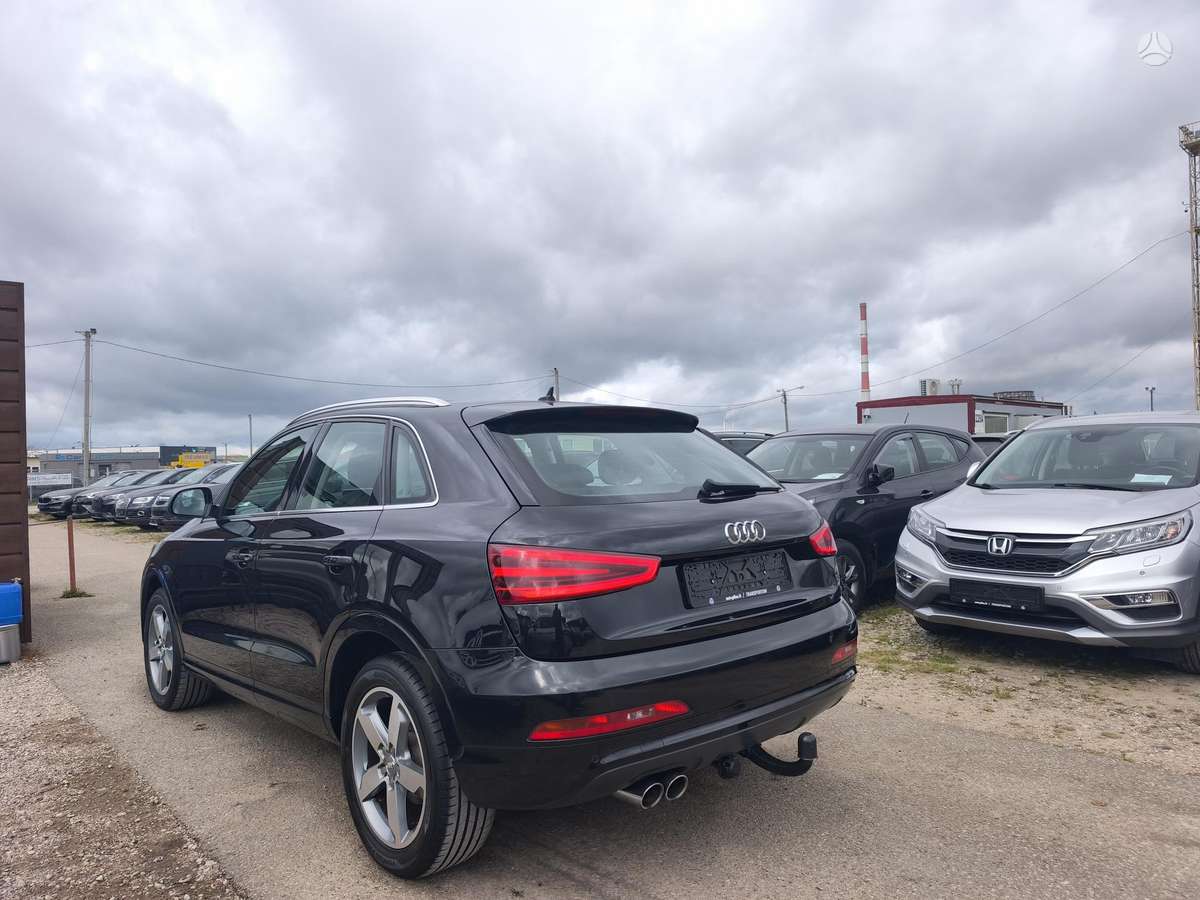 Audi Q3, 2.0 l., off-road / crossover