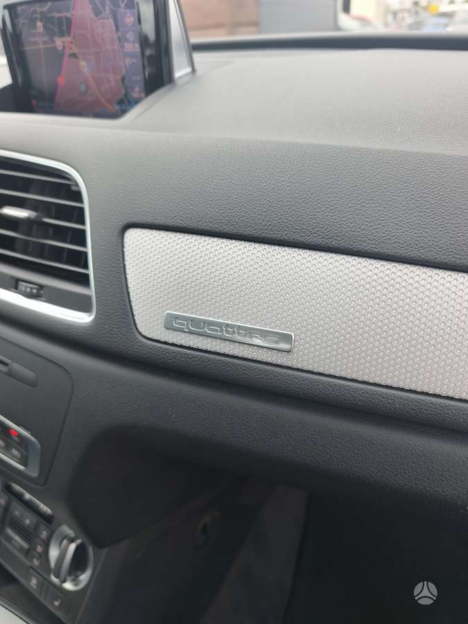 Audi Q3, 2.0 l., off-road / crossover