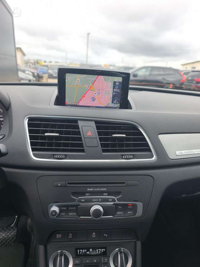 Audi Q3, 2.0 l., off-road / crossover