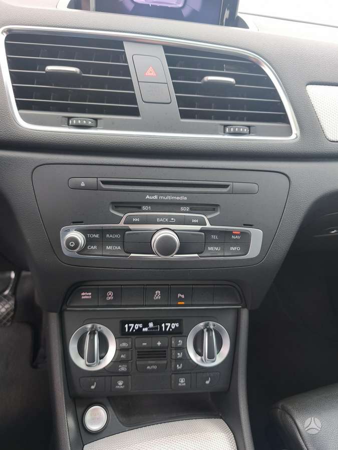 Audi Q3, 2.0 l., off-road / crossover