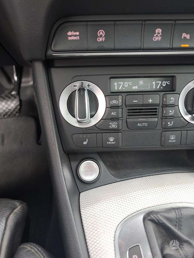 Audi Q3, 2.0 l., off-road / crossover