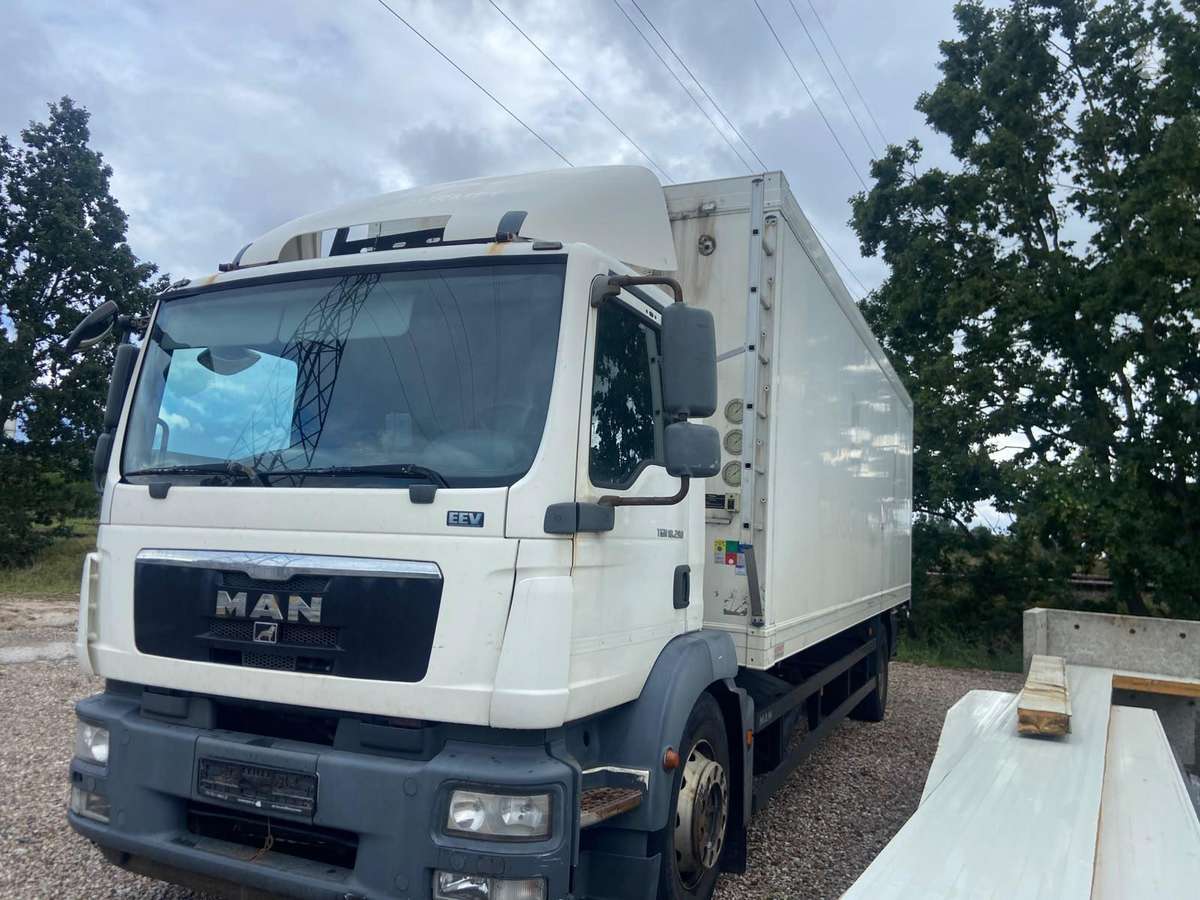 MAN 18.290, isothermal trucks