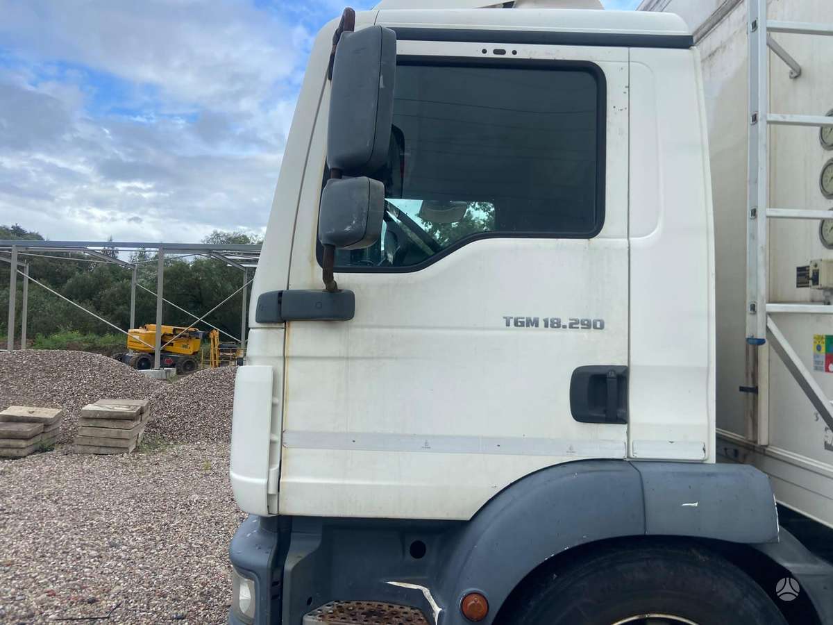 MAN 18.290, isothermal trucks