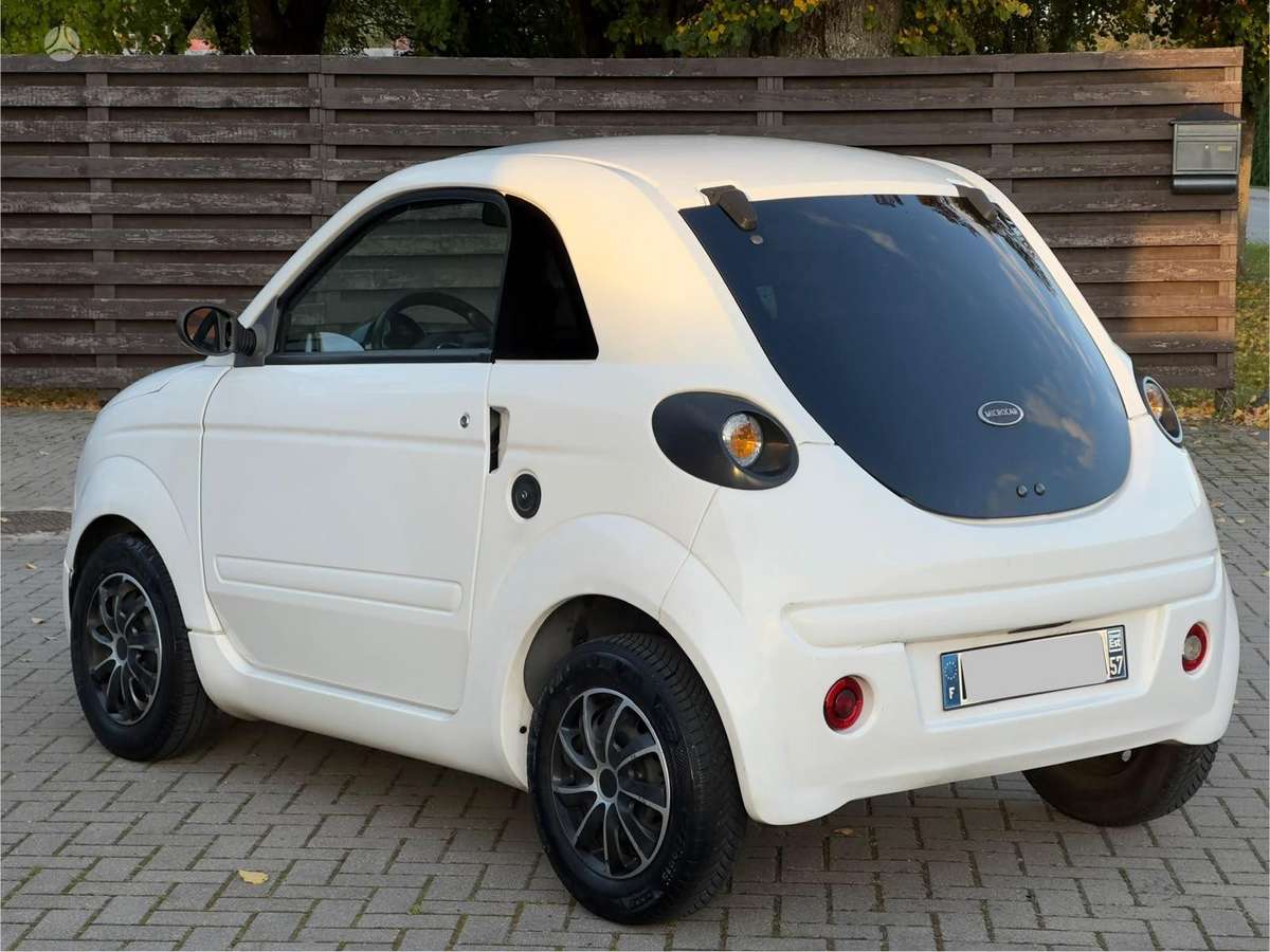 Microcar DUE, Хэтчбек