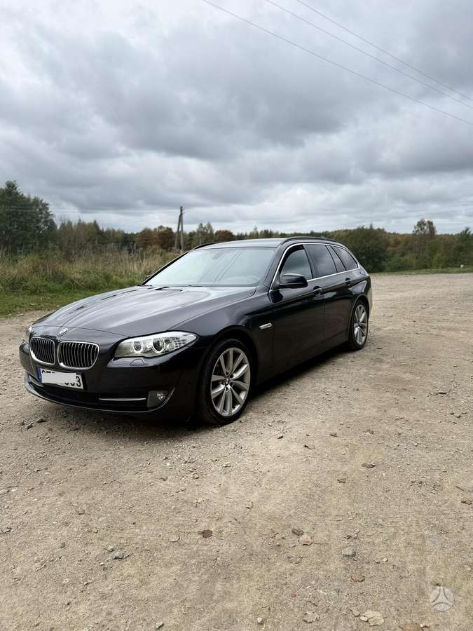 BMW 520, universalas