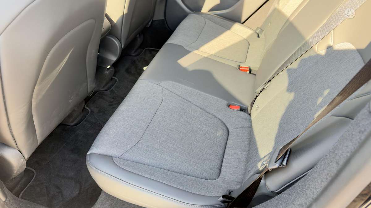 Tesla Model Y, off-road / crossover