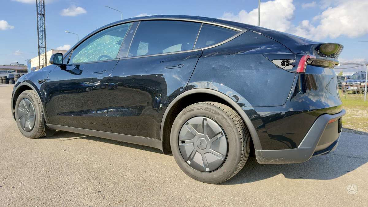 Tesla Model Y, Внедорожник / Кроссовер