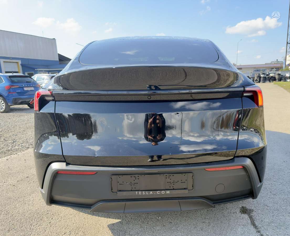 Tesla Model Y, off-road / crossover