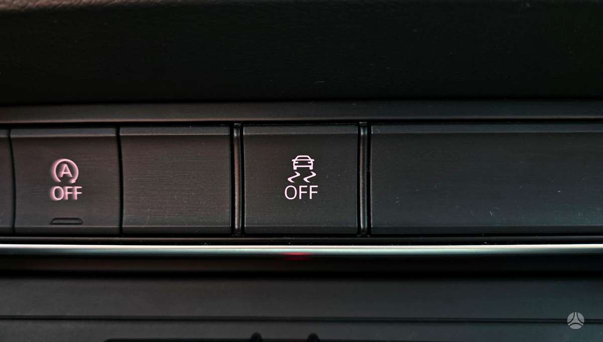 Audi Q3, 2.0 l., off-road / crossover
