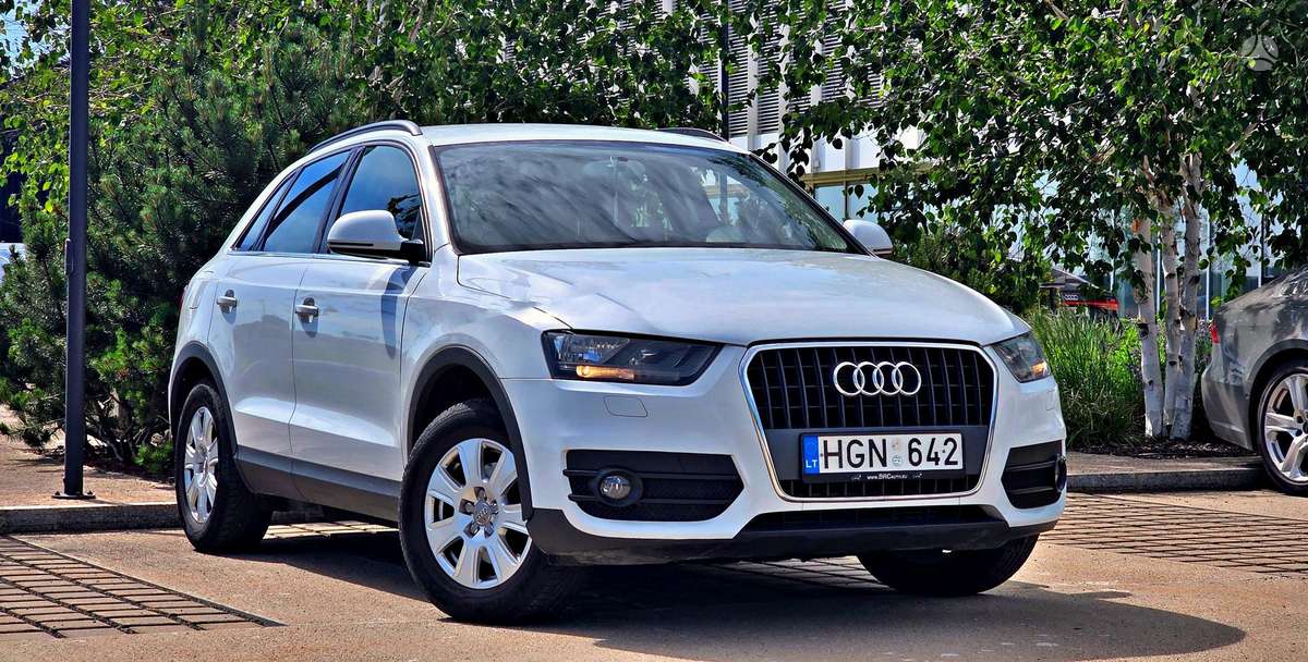 Audi Q3, 2.0 l., off-road / crossover