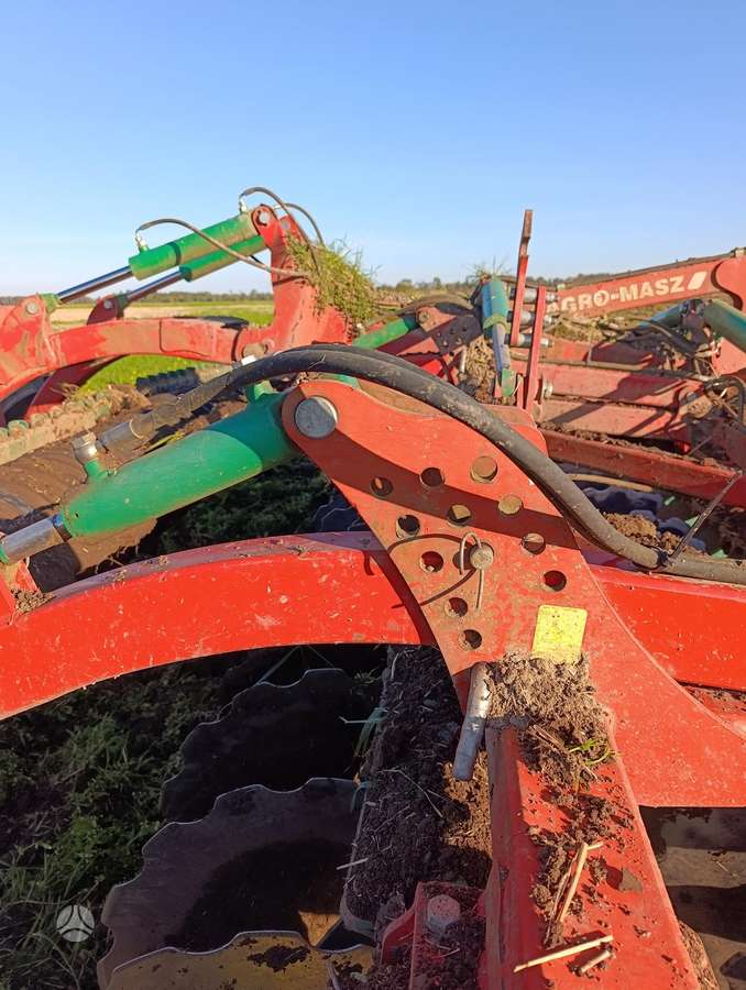 AGRO-MASZ BT60, скребки, скрубберы
