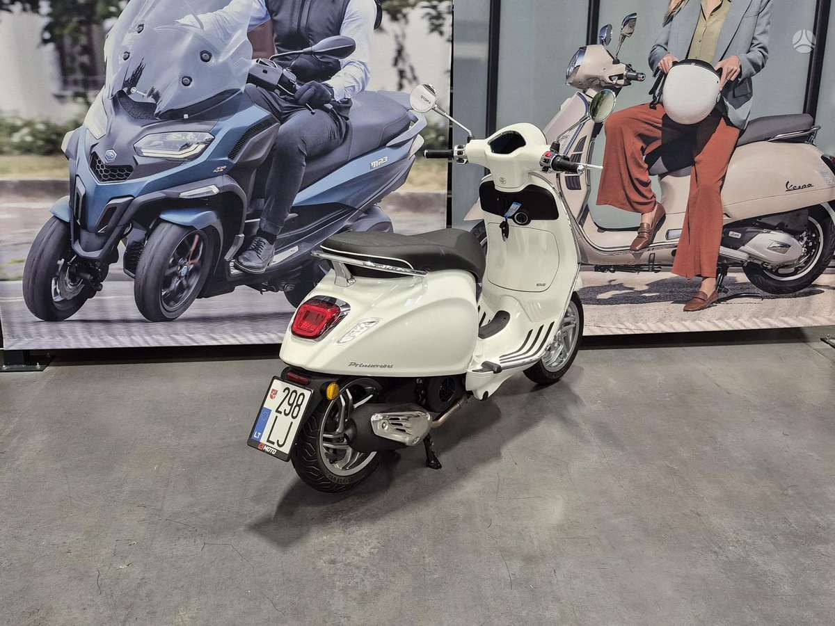 Piaggio Vespa, scooters / mopeds