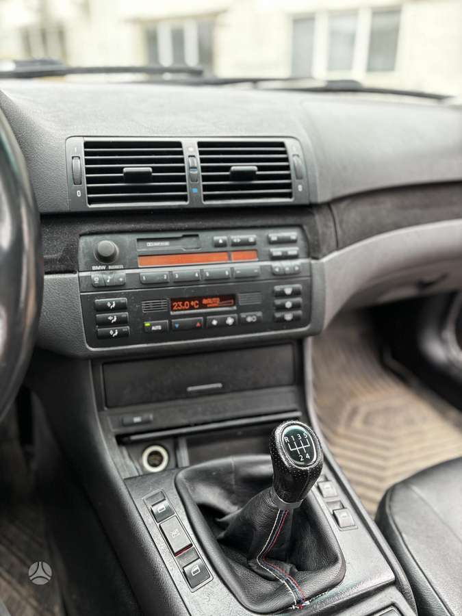 BMW 320, saloon / sedan