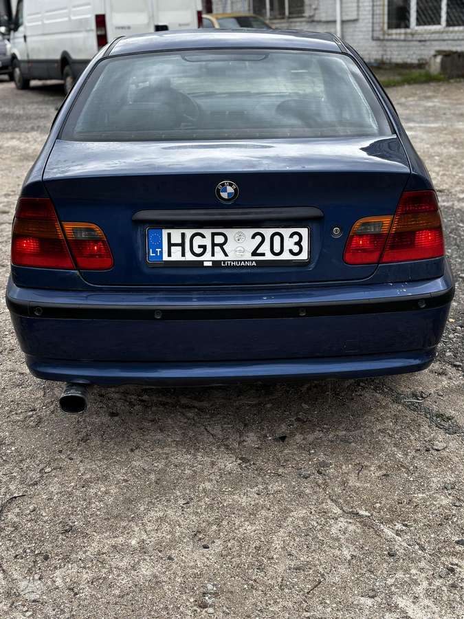 BMW 320, saloon / sedan