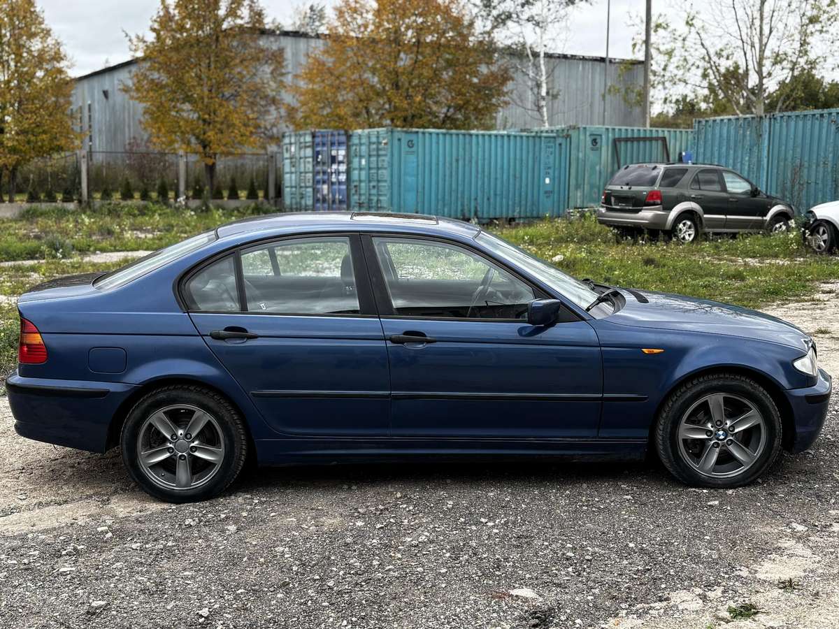 BMW 320, Седан