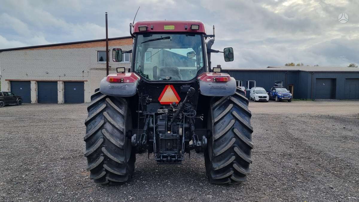 Case-IH MX135, tractors