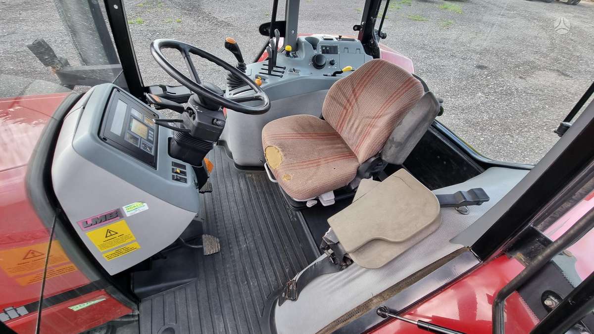 Case-IH MX135, traktori