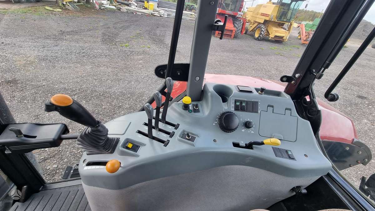 Case-IH MX135, tractors