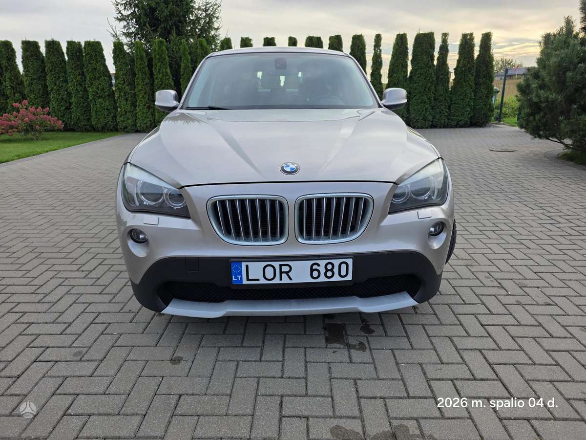 BMW X1, 2.0 l., off-road / crossover