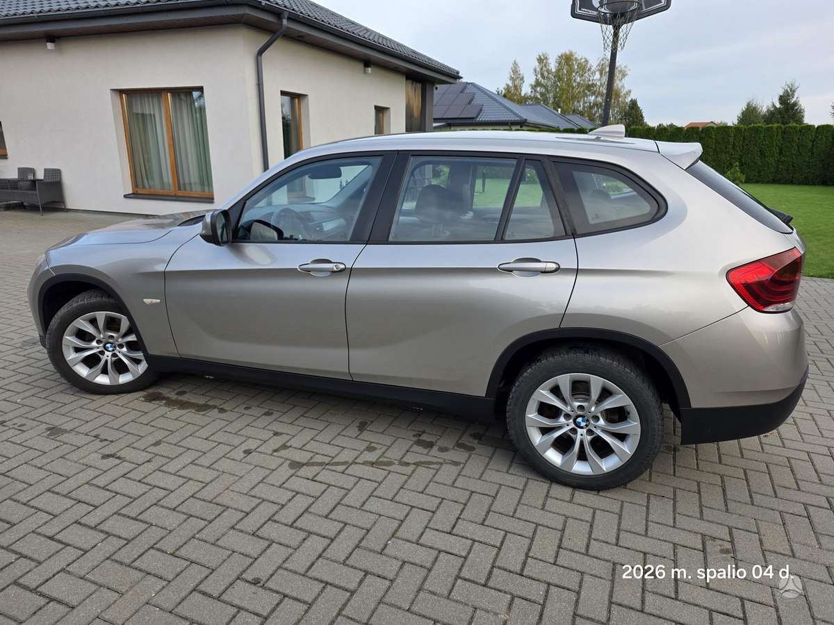 BMW X1, 2.0 l., off-road / crossover