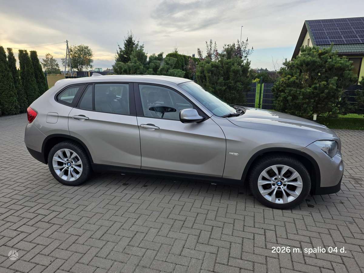 BMW X1, 2.0 l., off-road / crossover