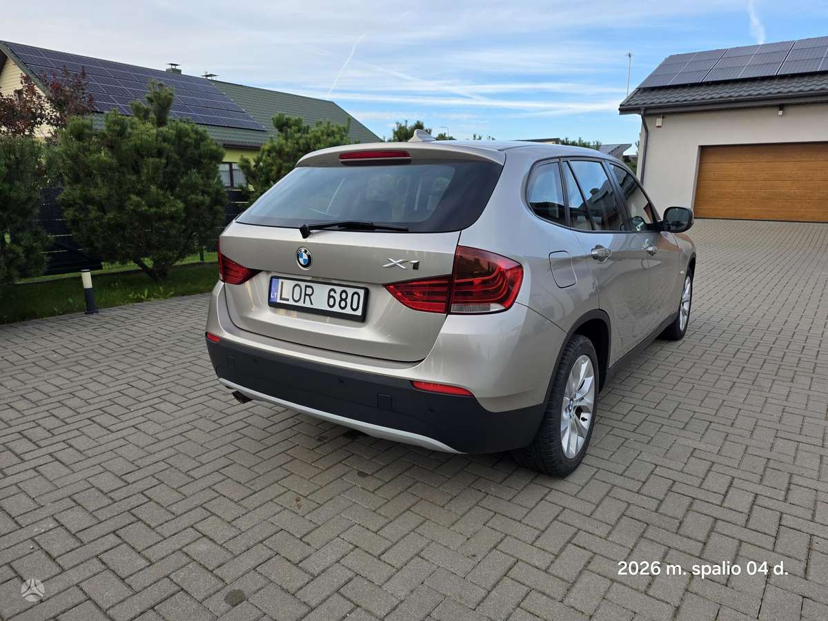 BMW X1, 2.0 l., Внедорожник / Кроссовер