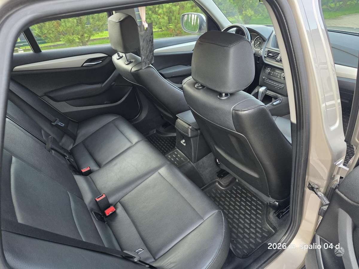 BMW X1, 2.0 l., off-road / crossover