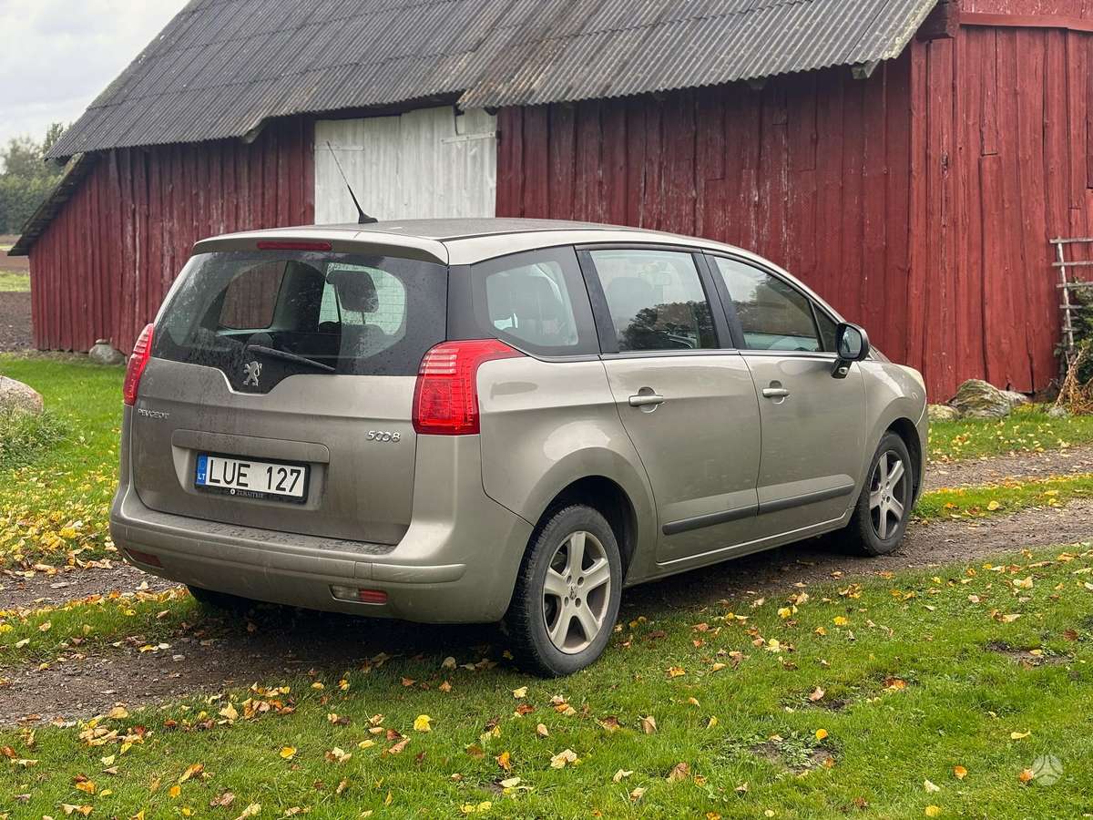 Peugeot 5008 2011 — engine 1600 cm³, 120 HP (88kW)