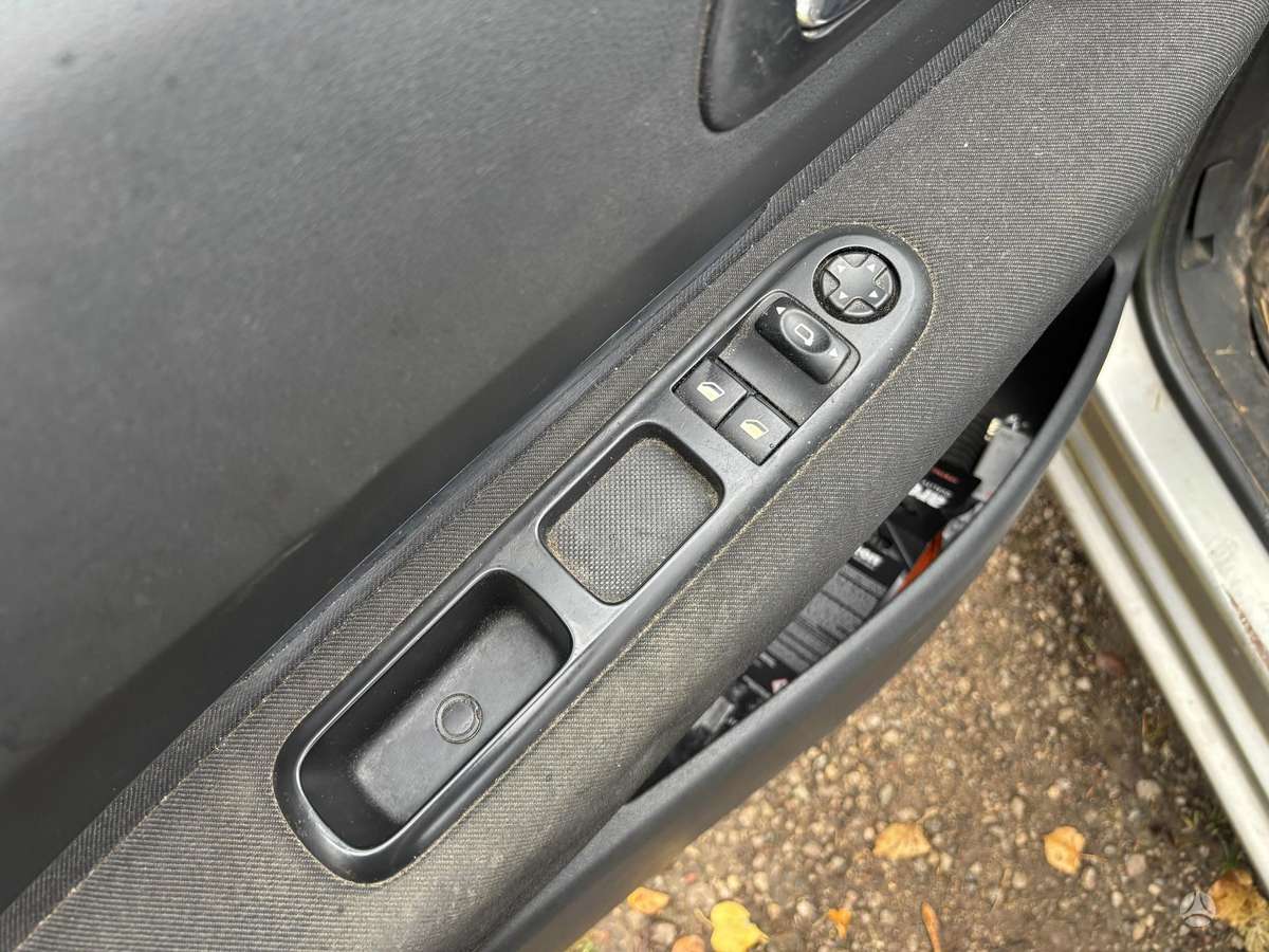 Peugeot 5008 2011 — photo 13
