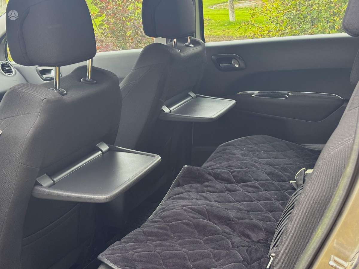 Peugeot 5008 2011 — photo 17