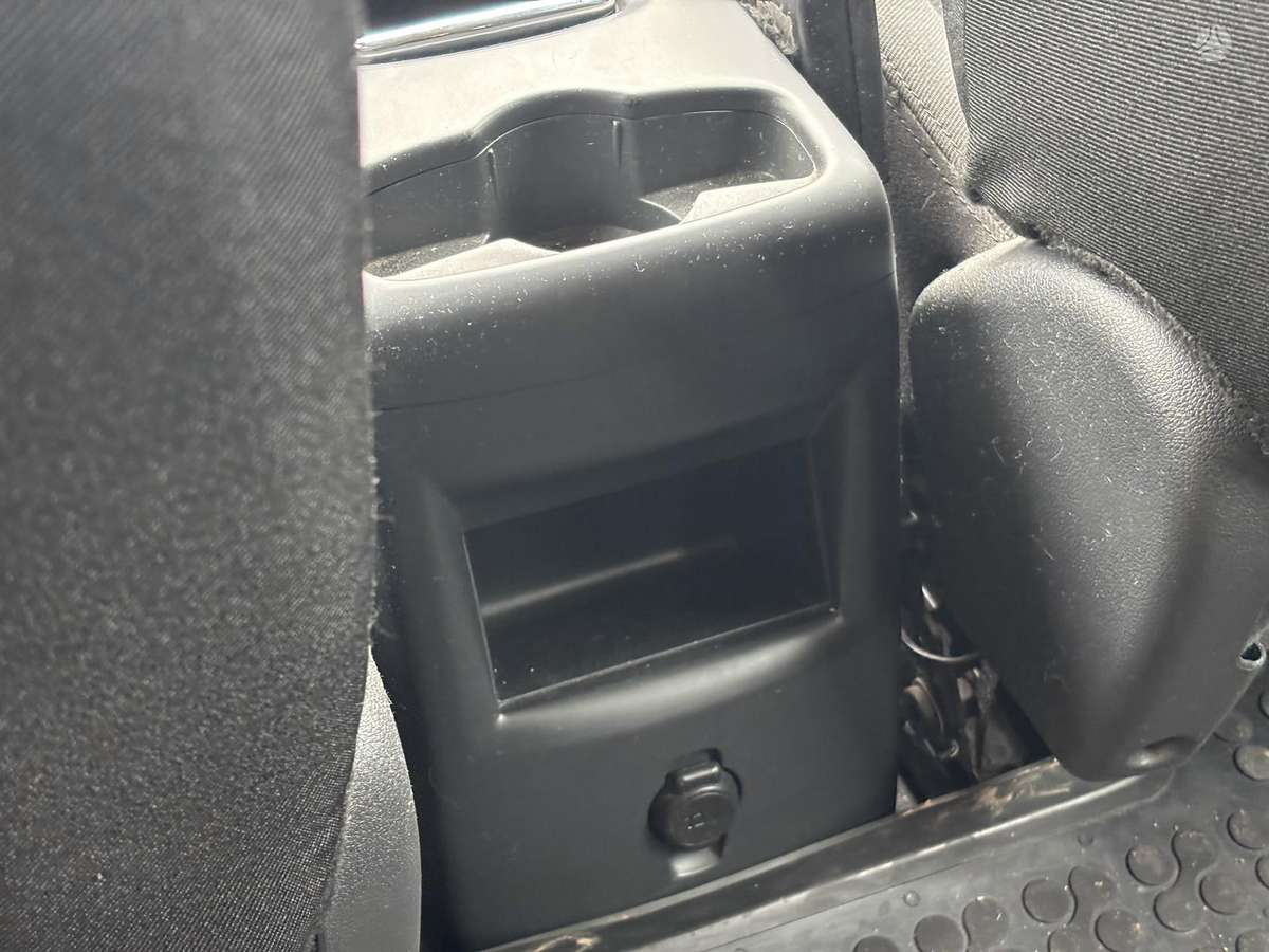 Peugeot 5008 2011 — photo 18