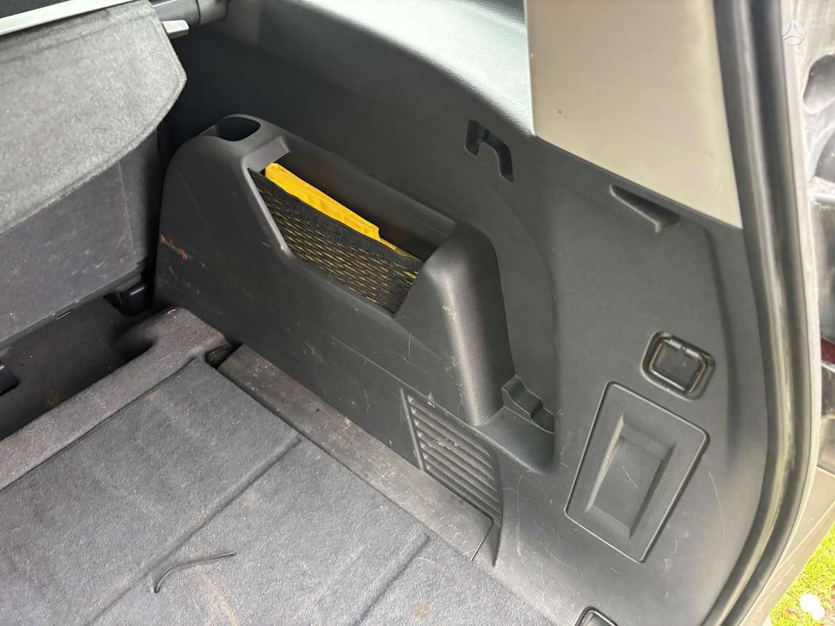 Peugeot 5008 2011 — photo 21