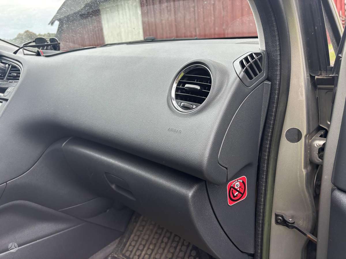 Peugeot 5008 2011 — photo 23