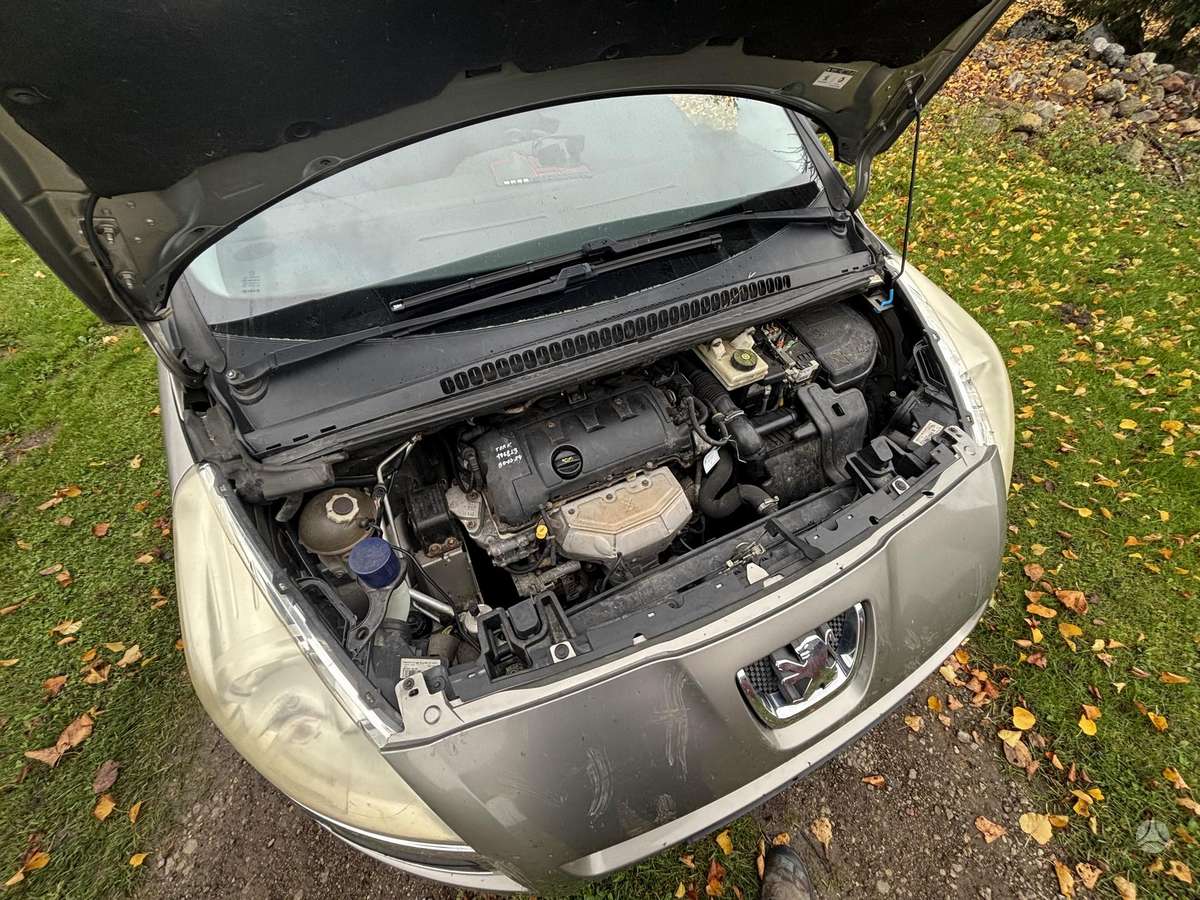 Peugeot 5008 2011 — photo 9