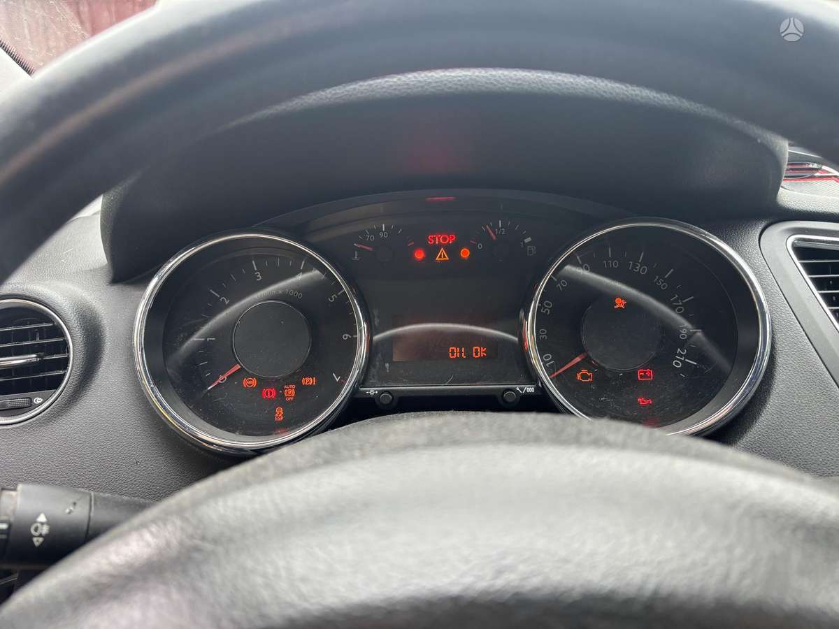 Peugeot 5008 2011 — photo 31