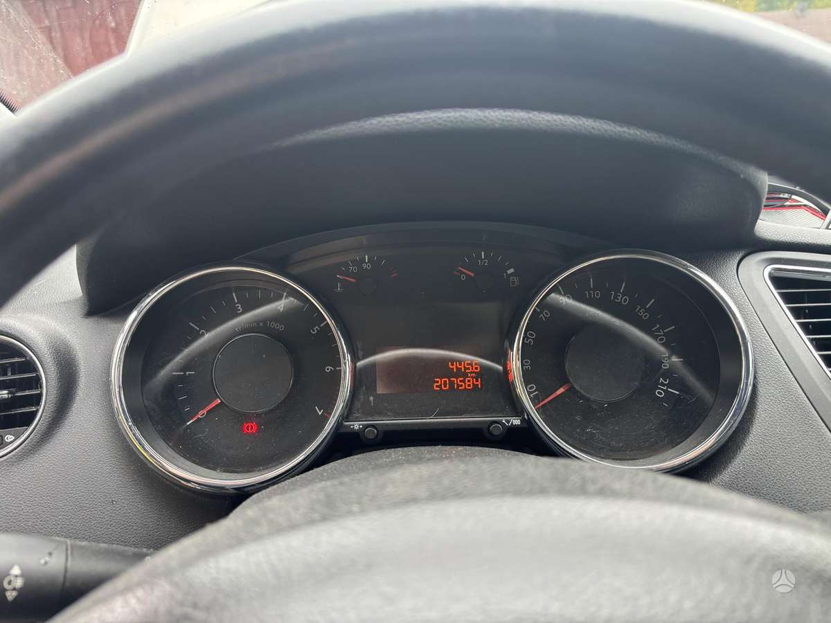 Peugeot 5008 2011 — photo 32