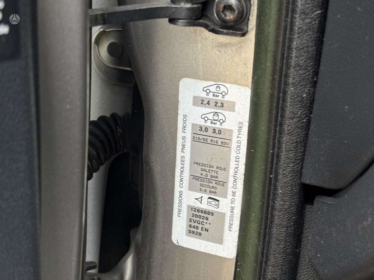 Peugeot 5008 2011 — photo 33