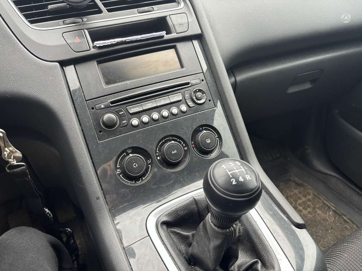 Peugeot 5008 2011 — photo 35