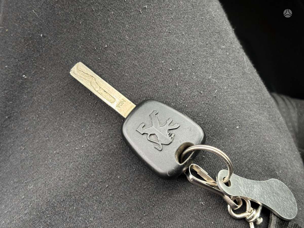 Peugeot 5008 2011 — photo 36