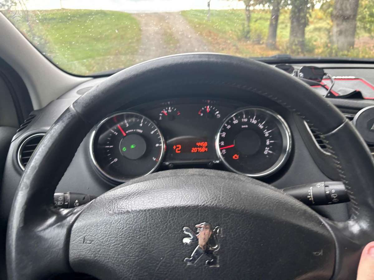 Peugeot 5008 2011 — photo 38