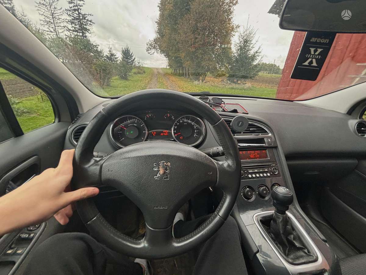 Peugeot 5008 2011 — photo 39