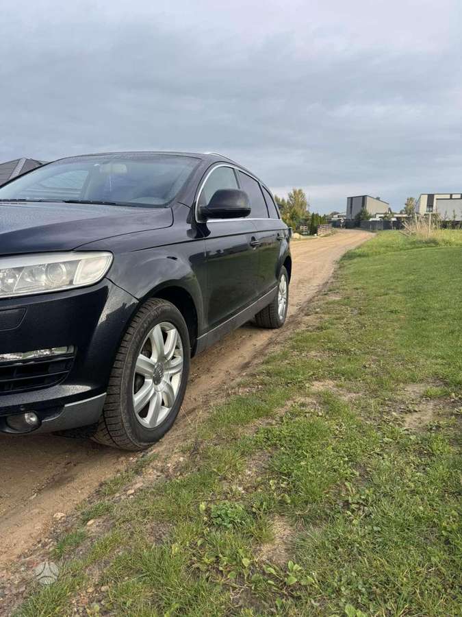 Audi Q7, 4.2 l., off-road / crossover