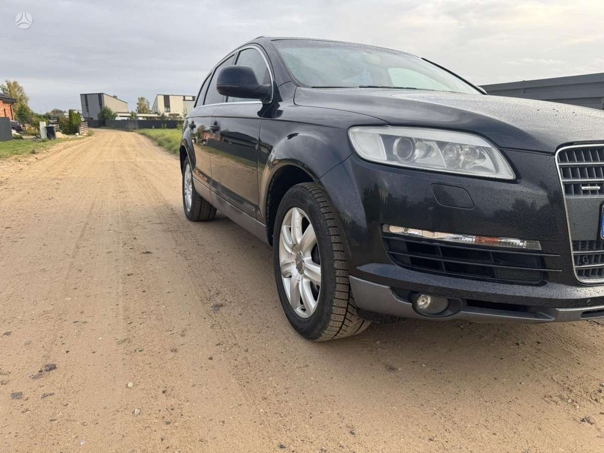 Audi Q7, 4.2 l., off-road / crossover