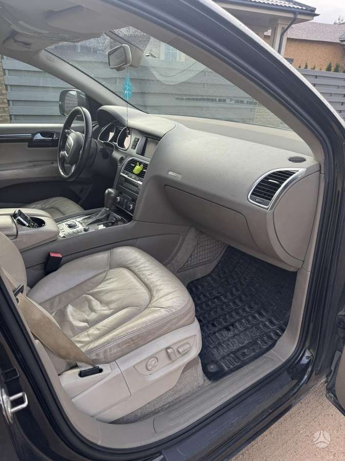 Audi Q7, 4.2 l., off-road / crossover