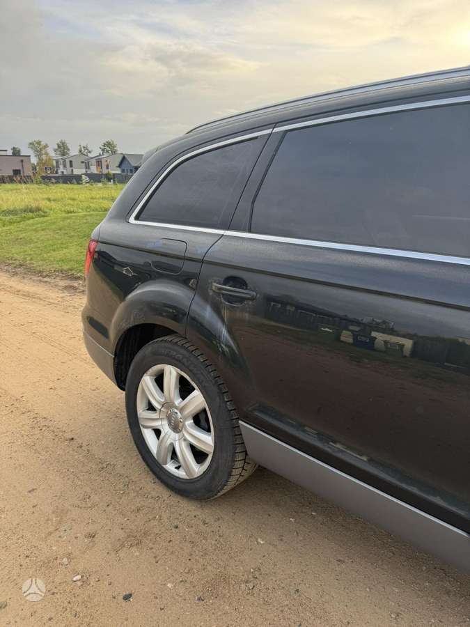 Audi Q7, 4.2 l., off-road / crossover
