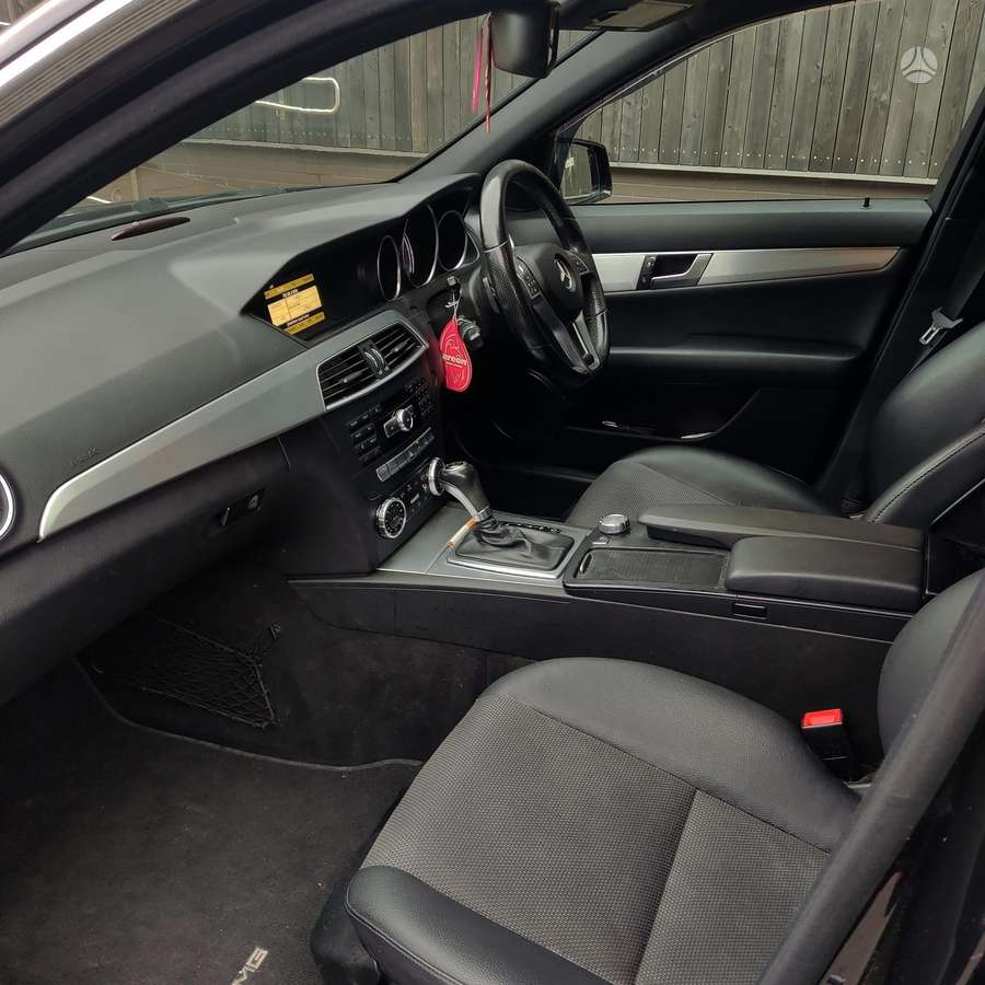 Mercedes-Benz C220 2011 — photo 12