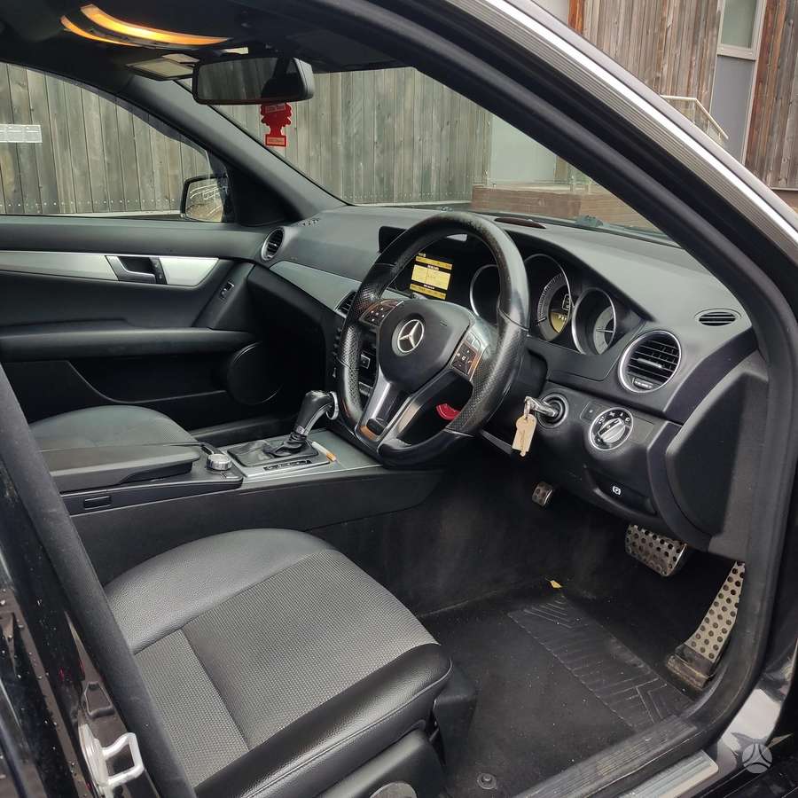 Mercedes-Benz C220 2011 — photo 13