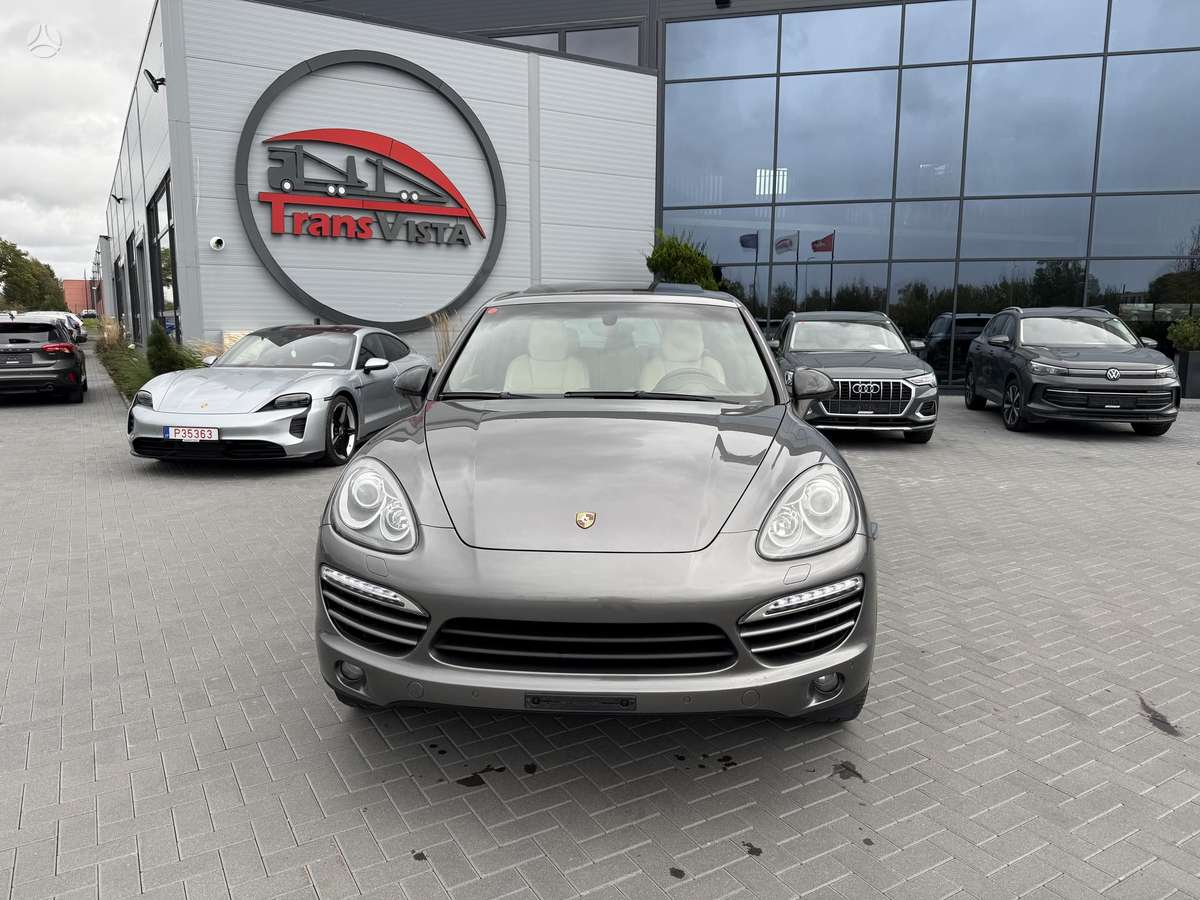 Porsche Cayenne, 3.0 l., off-road / crossover